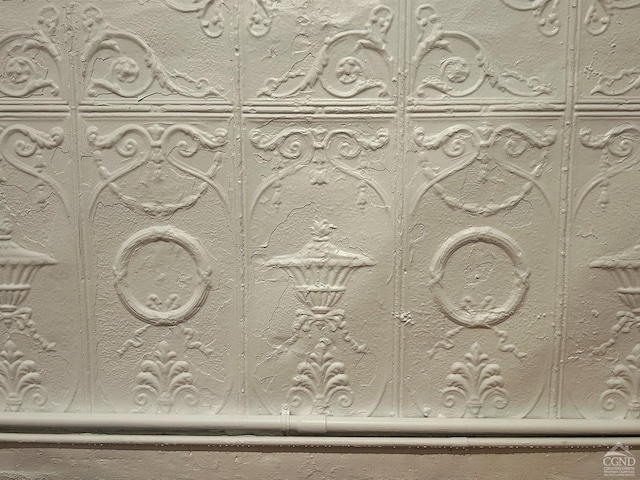 detailed view of a gate