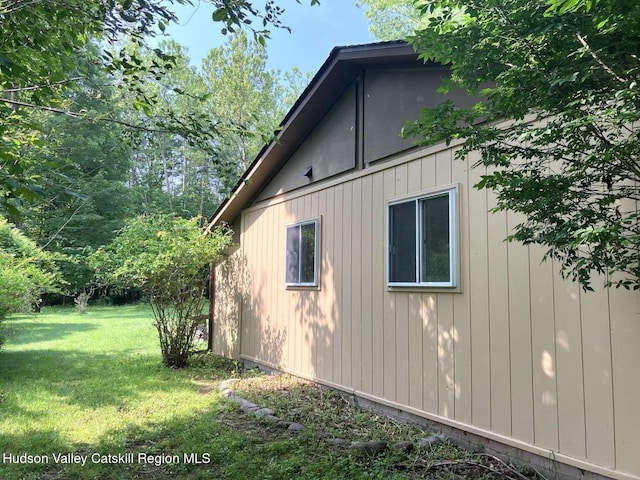 44 Overlook Dr, Woodstock, NY 12498 - view of side of property with a lawn