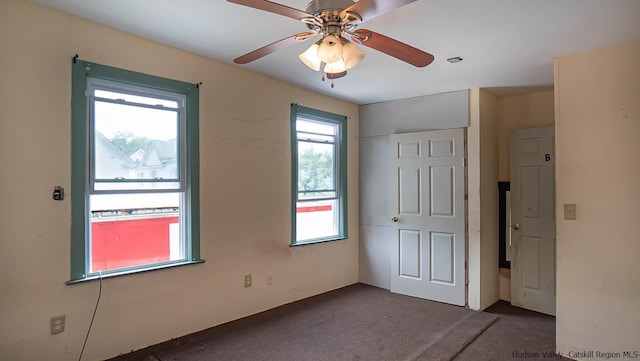 unfurnished bedroom featuring a ceiling fan