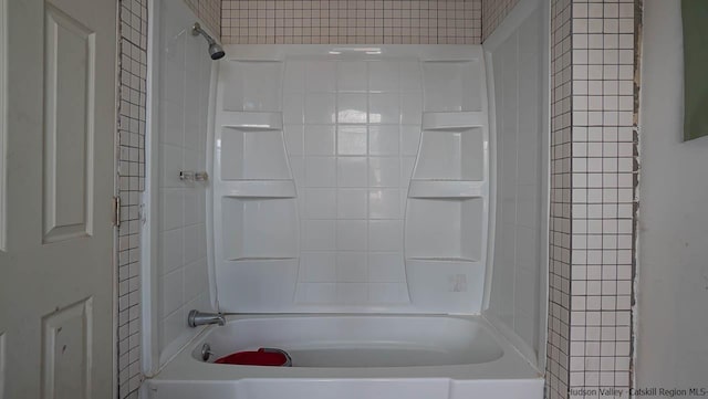 bathroom featuring shower / bathing tub combination