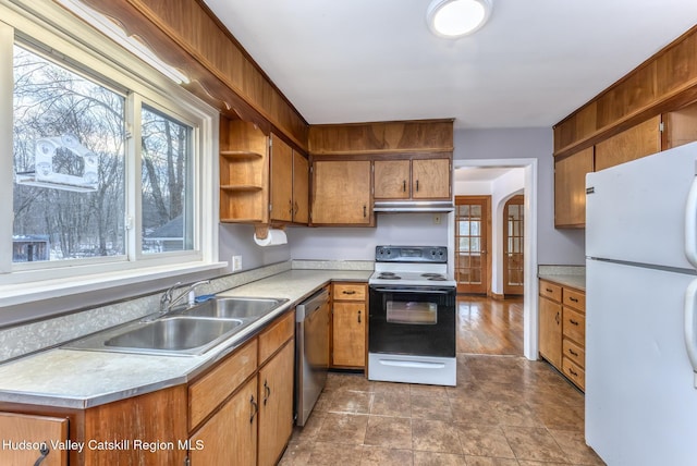 kitchen featuring arched walkways, dishwasher, electric stove, freestanding refrigerator, and under cabinet range hood