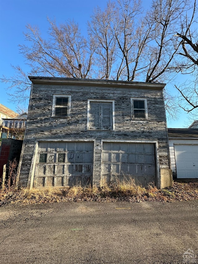 417 State St, Hudson, NY 12534 - view of garage