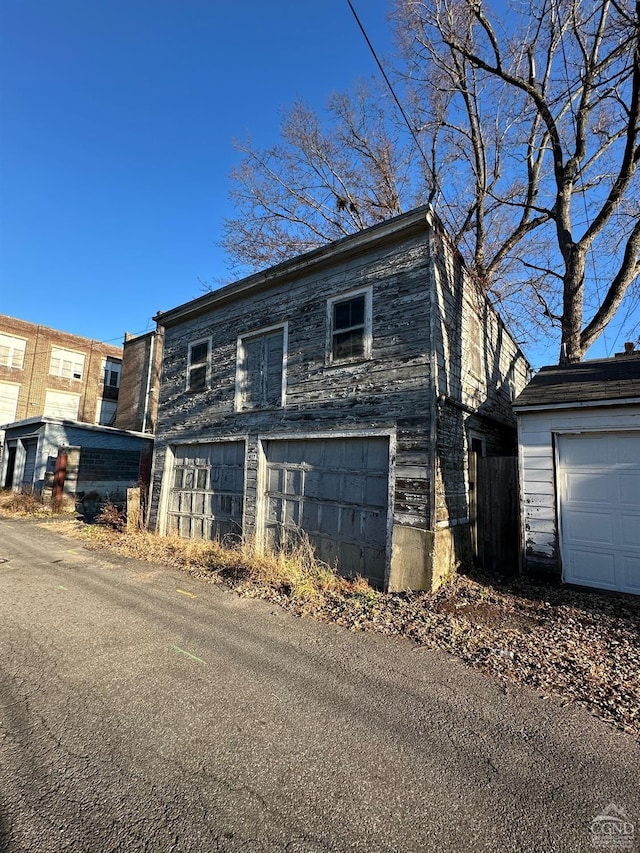 417 State St, Hudson, NY 12534 - view of garage