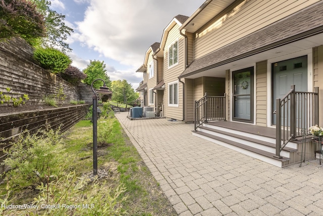 17 Riverview, Port Ewen, NY 12466 - fenced backyard with central AC and a patio
