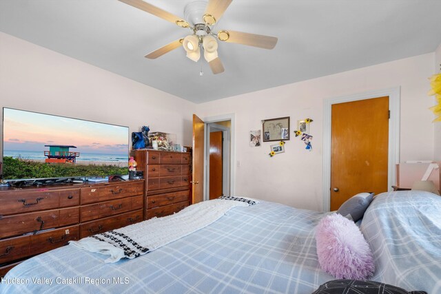 bedroom featuring a ceiling fan