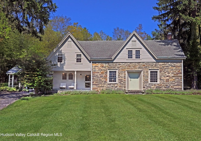 view of front of home with a front lawn