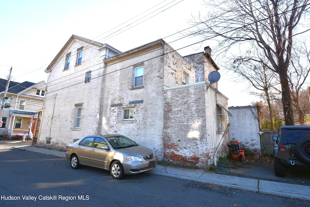 view of front facade featuring brick siding