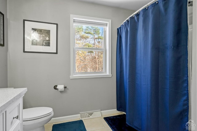 full bathroom featuring baseboards, toilet, tile patterned floors, vanity, and curtained shower