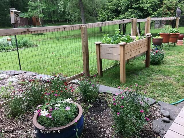 33 Cottonwood Ln, Woodstock, NY 12498 - view of yard with a garden