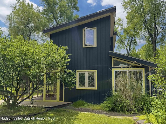 33 Cottonwood Ln, Woodstock, NY 12498 - view of home's exterior