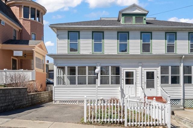 7 Mckinstry Pl, Hudson, NY 12534 - traditional style home featuring entry steps, a shingled roof, and fence