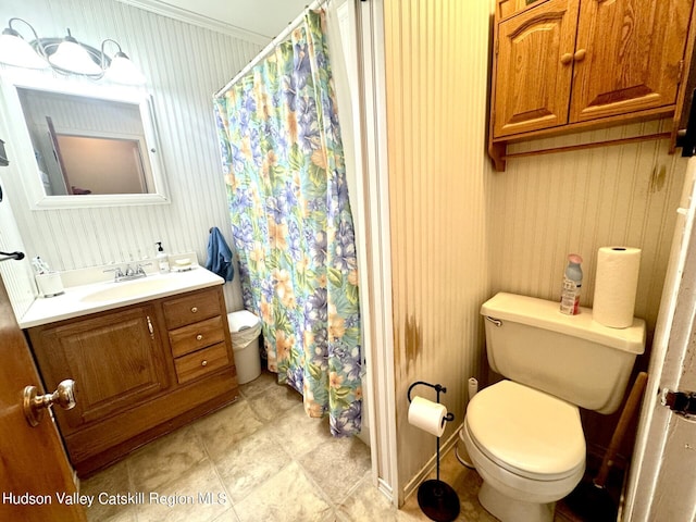 bathroom featuring a shower with curtain, vanity, toilet, and ornamental molding