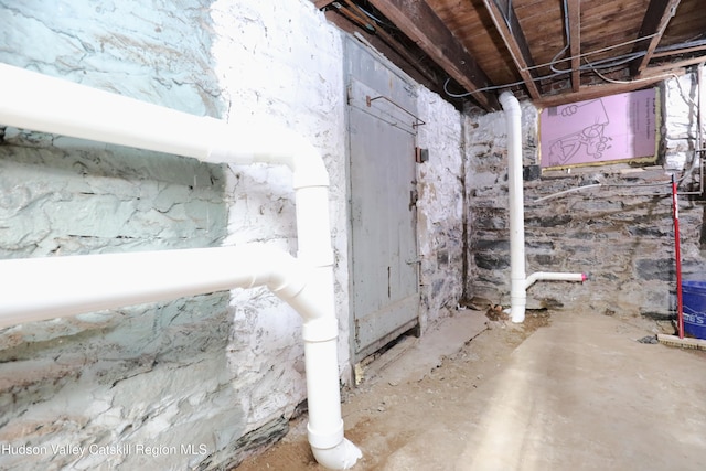 view of unfinished basement