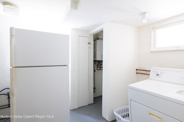 laundry room with washer / clothes dryer and water heater