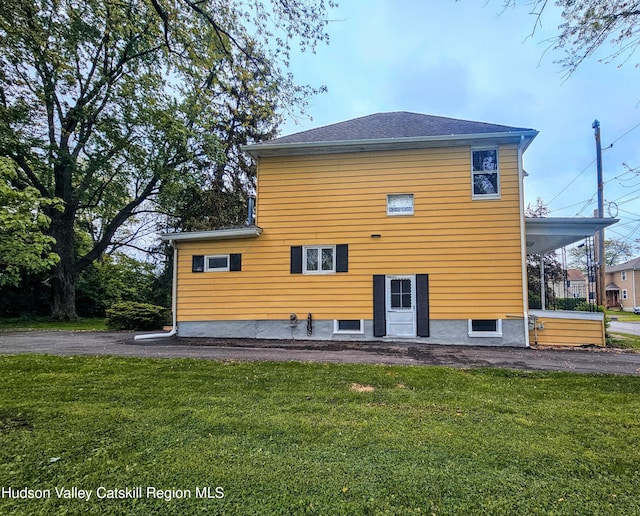 16 Oakwood Blvd, Hudson, NY 12534 - rear view of property with a yard