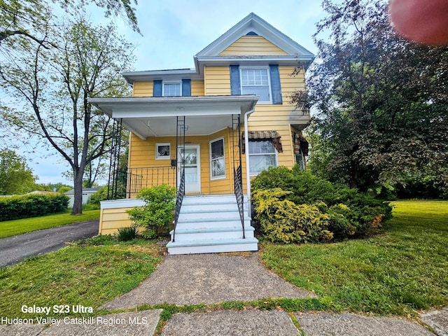 16 Oakwood Blvd, Hudson, NY 12534 - view of front facade with covered porch