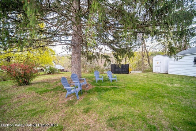 view of yard featuring fence and an outdoor structure