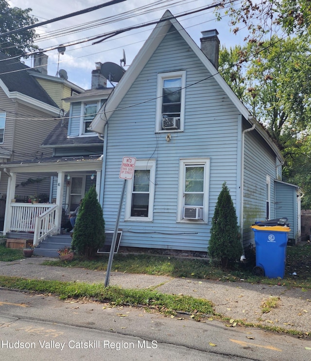 view of front facade featuring a porch