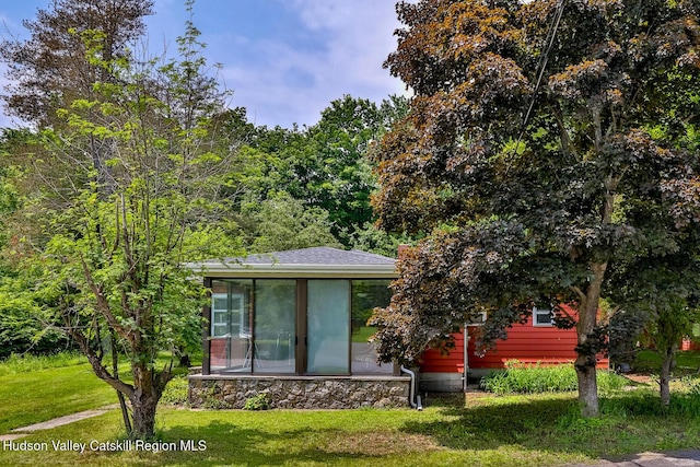 18 Maplewood Ave, Windham, NY 12496 - view of front of property with a sunroom and a front lawn
