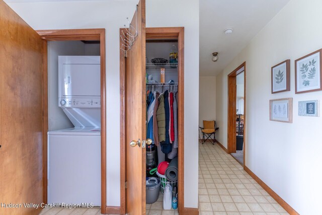 16 Fording Place Rd, Lake Katrine, NY 12449 - clothes washing area with stacked washer and clothes dryer