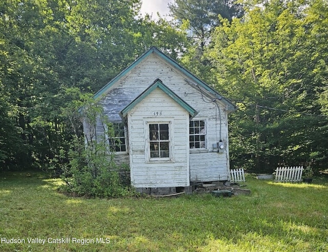 view of outbuilding featuring a yard