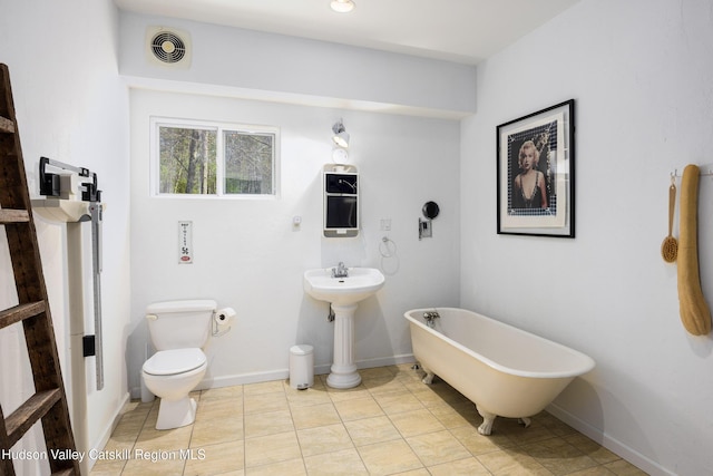 full bathroom with tile patterned flooring, visible vents, toilet, baseboards, and a soaking tub