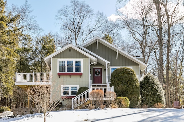 view of front of home featuring a wooden deck