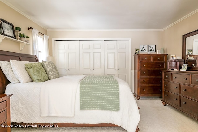 bedroom featuring crown molding, a closet, and light carpet