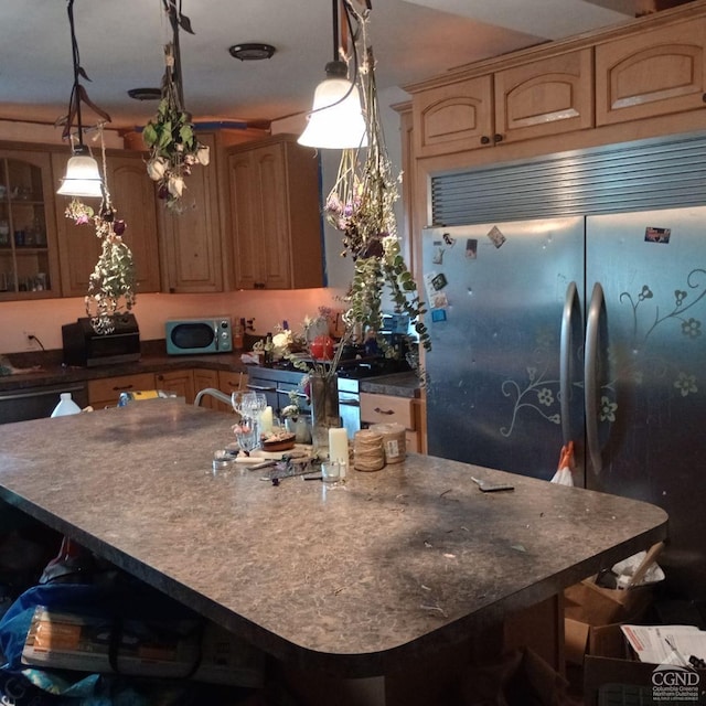 kitchen with stainless steel appliances, a kitchen island, a kitchen breakfast bar, decorative light fixtures, and dark countertops