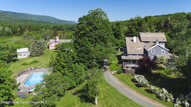 drone / aerial view featuring a mountain view