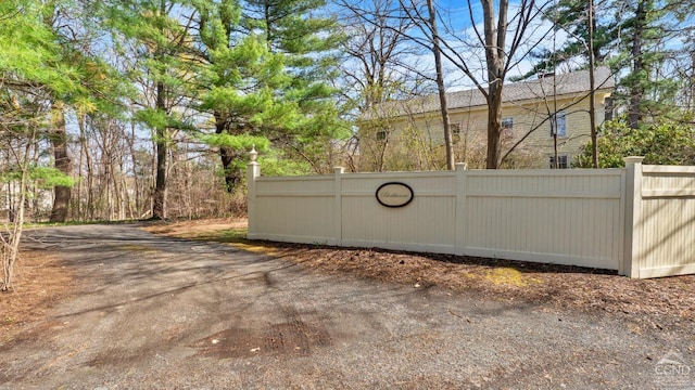 gate featuring fence