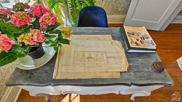 detailed view of baseboards and wallpapered walls