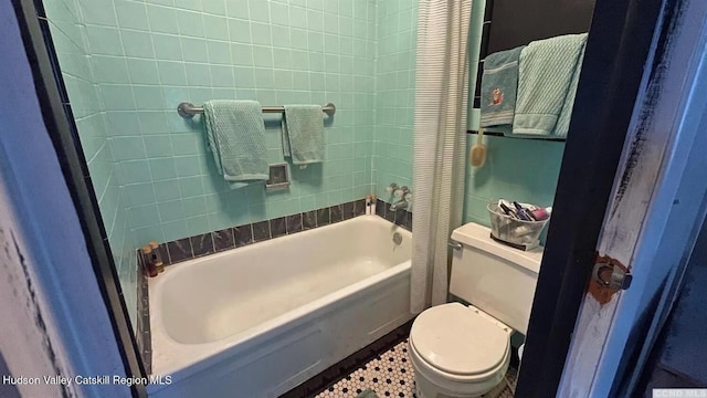 3766 US Route 9, Hudson, NY 12534 - bathroom featuring toilet and shower / tub combo