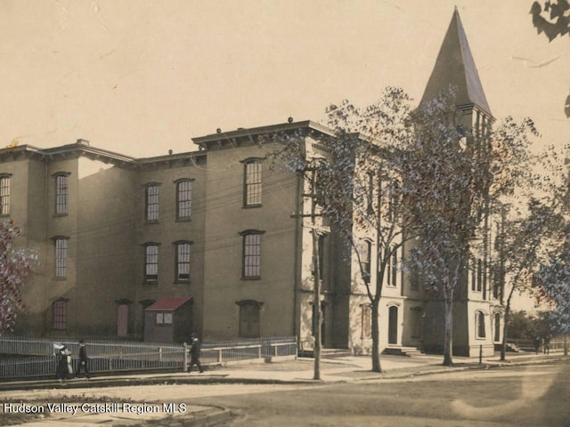 214 W Chestnut St, Kingston, NY 12401 - photo 32
