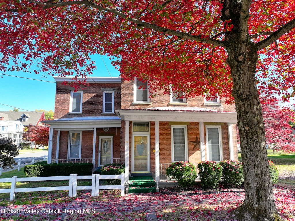 view of front facade featuring a porch