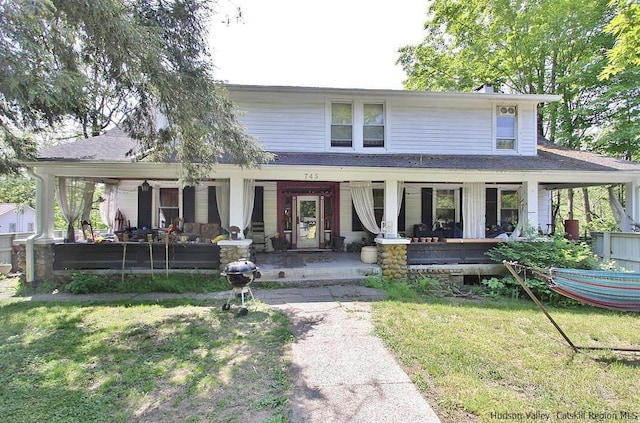 view of front of home with a front lawn and covered porch