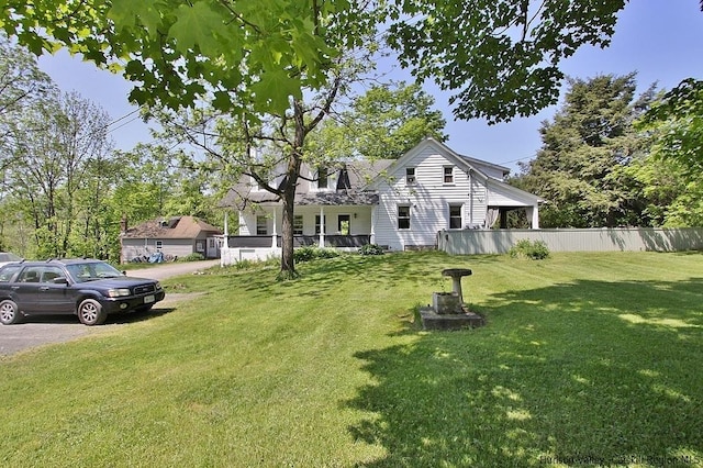 view of front of property featuring a front lawn and covered porch