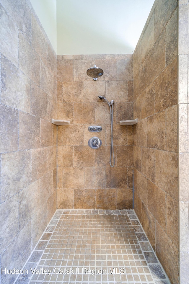 full bath featuring tiled shower