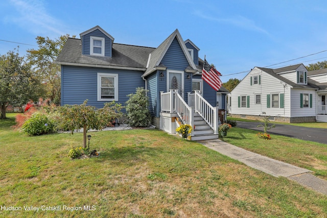 view of front of house featuring a front lawn