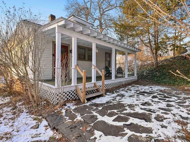 view of front of property with covered porch