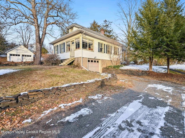 view of front facade featuring a garage