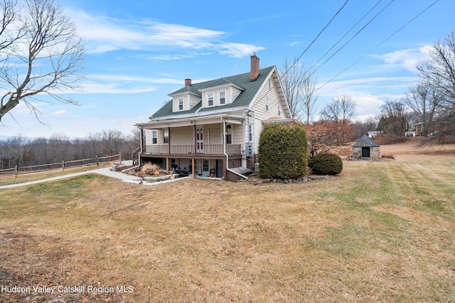 view of front of house with a front lawn