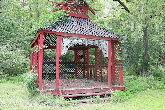 view of outdoor structure featuring an outbuilding