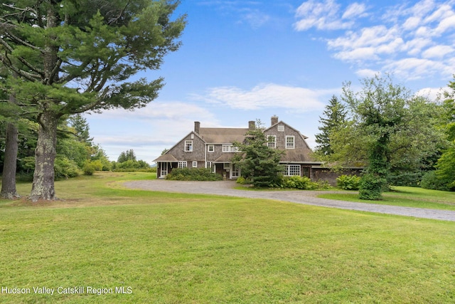 cape cod house featuring a front lawn