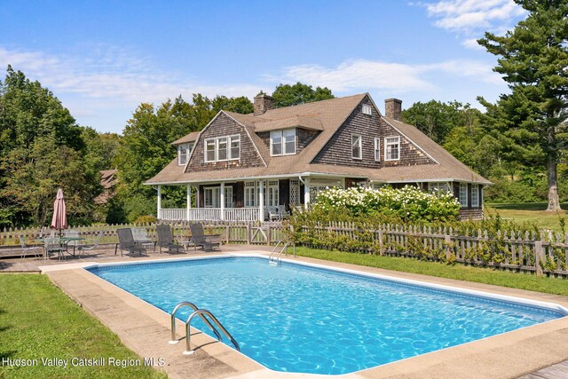 view of swimming pool featuring a patio