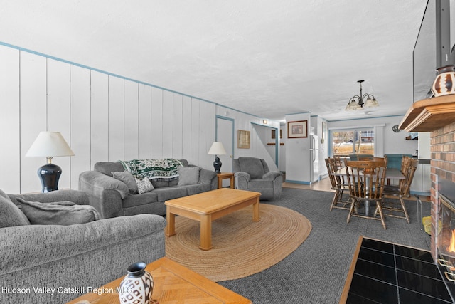 living area with a notable chandelier
