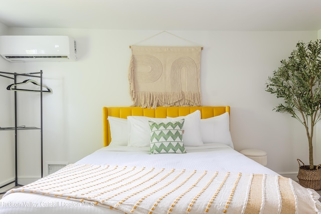 bedroom featuring a wall unit AC