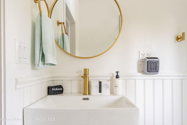 bathroom featuring sink