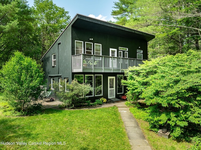 159 Pine Ln, Saugerties, NY 12477 - view of front of property with a balcony and a front yard