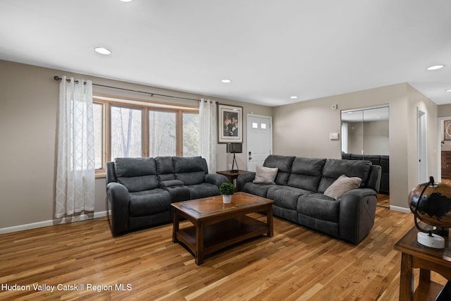 living room with light wood-style floors, baseboards, and recessed lighting